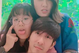 梧桐妹晒和咘咘戴眼镜同框照，Bo妞换牙，两颗小虎牙成功抢镜图片