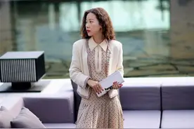 不管什么身材的女人，穿裙子牢记这4个要点，上身才显瘦又迷人图片