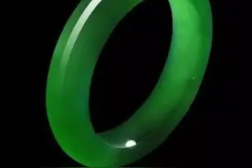 很多人不知道挑选翡翠手镯的秘诀，都在这里了！图片