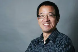 “宝妈男”俞敏洪有如今的成就，最应该感谢两个女人图片