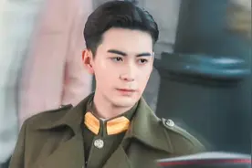 陈星旭军装造型曝光，被誉为“高质量霸总”，林彦俊却也丝毫不输图片