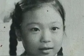 清华才女远嫁非洲酋长儿子，生了3男1女，同学为她惋惜图片