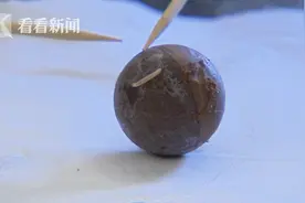 上海一市民花469元买来进口巧克力 放两个月8粒有5颗长蛆 门店：梅雨天正常现象图片