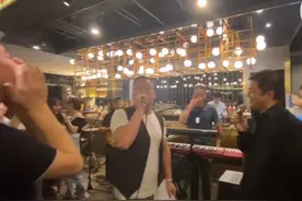杨坤不服孙楠唱自己名曲？现场上演巅峰对决，旁边李亚鹏煽风点火图片