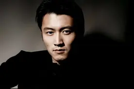 王俊凯祝谢霆锋菜园子无坚不摧，谢霆锋是歌手、演员还是厨师图片