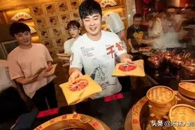 吃个饭“锅从天降”！陈赫名下饭店“塌房”，连夜道歉就完了？图片