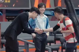 社交名场面：陈小春记不住李承铉，屈尊向GAI道歉，情商不如张晋图片