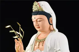 金毛狮犼，观音菩萨为何总侧坐着骑？坐有坐姿：这个讲究不可忽视图片