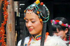 捧不红的只有景甜李一桐吗，她出演49部作品，41次女主依然不红图片