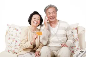婆婆要和公公离婚，宁愿去住养老院，也不再回家，公公悔不当初图片