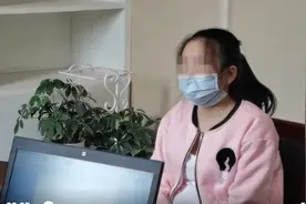 “是我做错了！” 重新找回孩子，年轻的妈妈痛哭忏悔图片