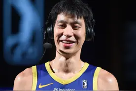 替补也疯狂！林书豪轰27+6+7露出笑容，球迷：他不属于这里图片