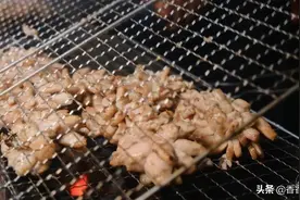 沉浸式吃肉，今天带你去“村里”感受下不一样的烟火气图片