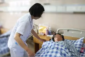 “医生，我都56岁了，节育环要去掉吗？”在体内会有什么影响？图片