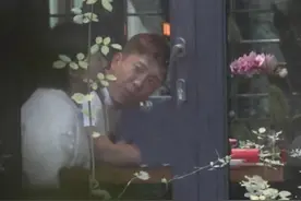 毛宁与陈明聚会被拍！开豪车出行打扮体面似小伙，51岁仍未婚图片