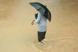 暴雨过后，多少人家破人亡，多少人感叹人生图片