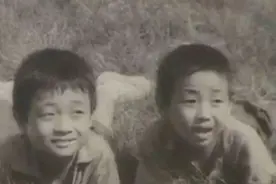 刘国梁童年私房照大曝光，小时候爱穿军装，一身正气图片