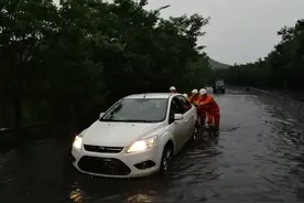 暴雨袭城！危急时刻！阳泉消防来了图片