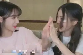 baby现身宋雨琦直播间，打破不合传闻，刚被曝因其互打将退出跑男图片