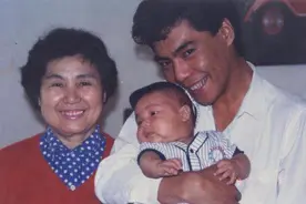 她带智障儿子再婚，生下屠洪刚，孩子享誉全国却母子不和图片
