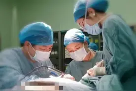 湖南首例！中南大学湘雅二医院医生给无耳女孩“造”一对耳朵，还为她恢复听力图片
