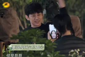 那英罕见曝光女儿正面照，帮女儿在线追星，自曝如今靠染发遮白头图片