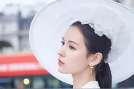 难怪能从“网红”进阶成女明星，她的公主脸太美了图片