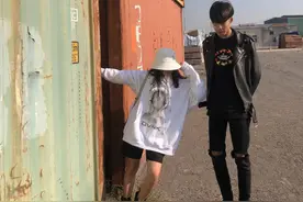越南身高1米55的女孩苦追1米85男孩，如今成为情侣出门回头率超高图片