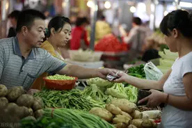 蔬菜“涨疯”，菠菜12一斤，黄瓜大涨25%，大葱也向钱冲，咋了？图片