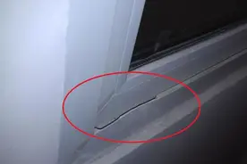 装修“避雷针”，门窗填缝水泥VS发泡胶，才半年就有裂缝，太坑了图片