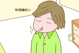 产房门口，护士拒绝把娃给孩子爸，家人得知真相忙感谢图片