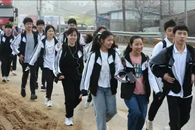 《当代青年人该如何觉醒》图片