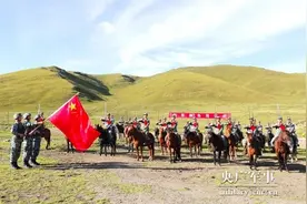 退伍季丨骑兵与军马的告别，戳中泪点……图片