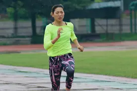 王春雨顶着高级脸比赛，素颜就挺耐看的，没想到和男友同框这么美图片