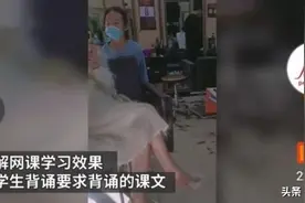 惊不惊喜？小学生理发店偶遇老师，被检查背诵课文图片