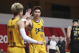 大爆冷！江苏终结14连败，吴冠希26+14，一人成广厦遮羞布图片