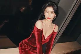 别被蔡卓宜的清纯长相欺骗了，穿上吊红裙的她，也能又欲又A图片
