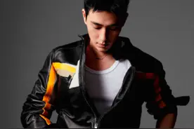 朱一龙定义青年男演员！皮衣裹身印花好绚丽，直男式自拍竟生女相图片
