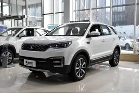 更低价配置不减，小巧好停车油耗低的自动挡SUV，实拍长安CS55图片