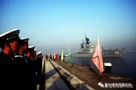 青岛1986年，美国军舰第一次访问中华人民共和国图片