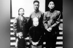 1950年毛岸英到湖南祝寿，姨外婆称毛主席欠她100块大洋，咋回事图片