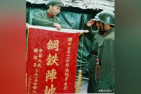 老山一等功臣，和指导员开玩笑：我退伍了，收入比你强得多图片