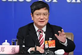郑强：网红教授、教育家、歌唱家、愤青，备受争议却受学生喜欢图片