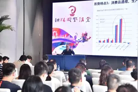 “朝阳凤凰讲堂”第二讲走进亚洲金融大厦图片