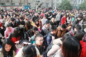 天津公务员的年终奖3-5万，凭什么比我一年的工资都高？图片