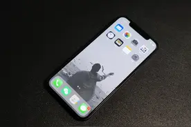 为什么现在的手机都越来越重了？图片