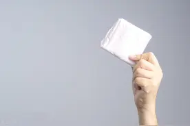 一根针戳破1000亿的大秘密！卫生巾到底有多暴利？图片