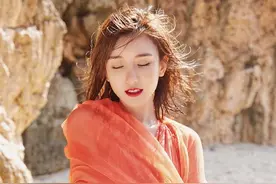 毛晓彤海边写真，清风自来，精致好看图片