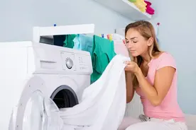 为什么别人的衣服洗完都香香的？教你几个小方法，衣服留香一整天图片