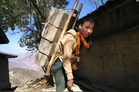 假如你觉得生活压的你喘不过气来，又累又苦，请看看他们吧图片